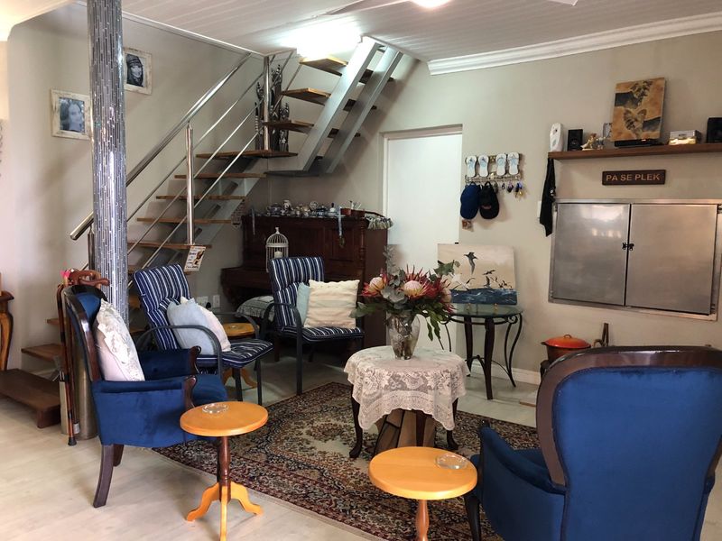 Quiet Coastal Living in De Kelders with sea and mountain views. - Photo 8