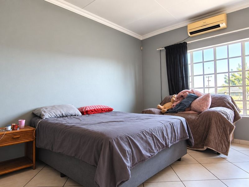 Low-maintenance face brick home on 2.2 hectares - Photo 7