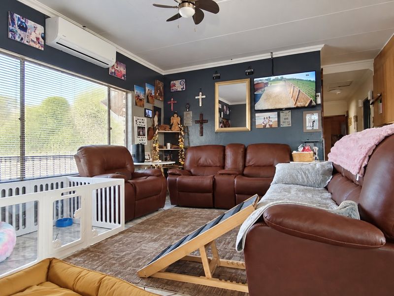 Spacious 2.1-hectare smallholding with a flat - Photo 3