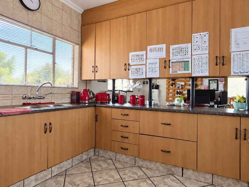 Spacious 2.1-hectare smallholding with a flat - Photo 5