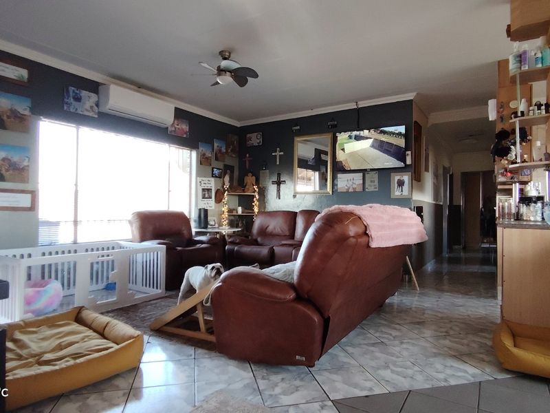 Spacious 2.1-hectare smallholding with a flat - Photo 10