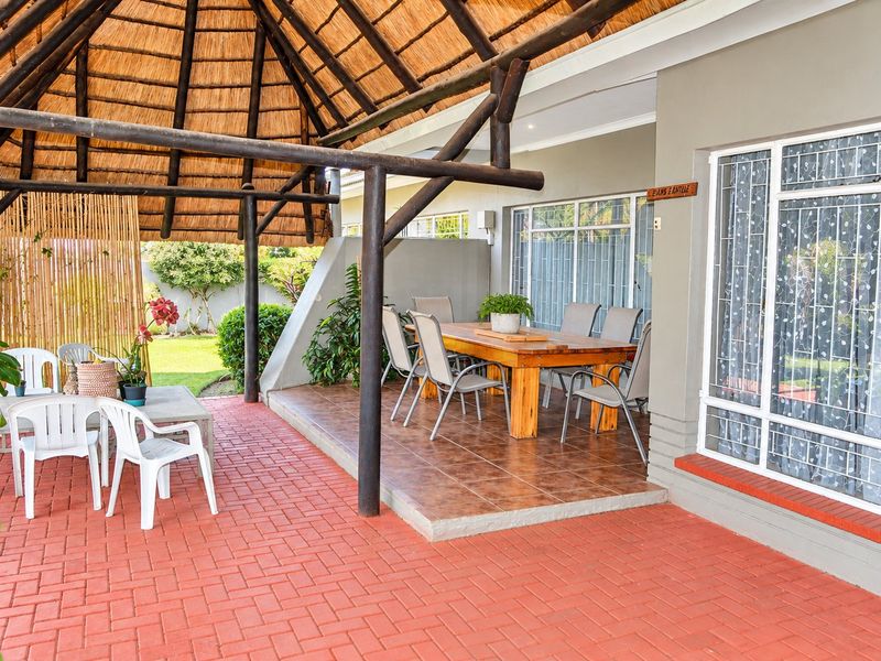 DUAL MANDATE | Exceptional Space, Endless Potential & a Truly Exceptional Borehole Reduced to R1,150,000 - Photo 2