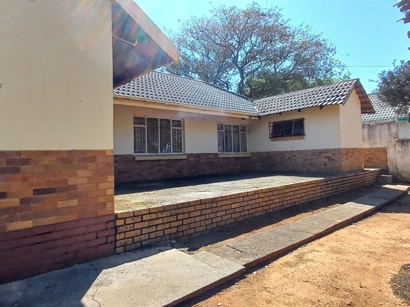 JUST LISTED: 3-Bedroom Home on Large Stand with 3-Bedroom Flatlet - Photo 2