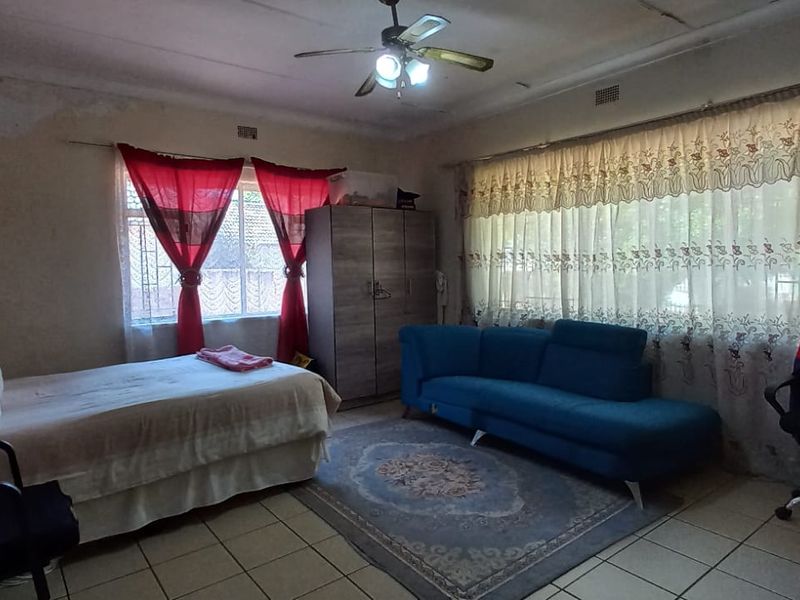 JUST LISTED: 3-Bedroom Home on Large Stand with 3-Bedroom Flatlet - Photo 9