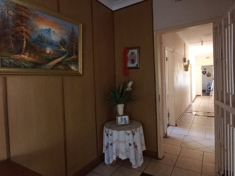 JUST LISTED: 3-Bedroom Home on Large Stand with 3-Bedroom Flatlet - Photo 8