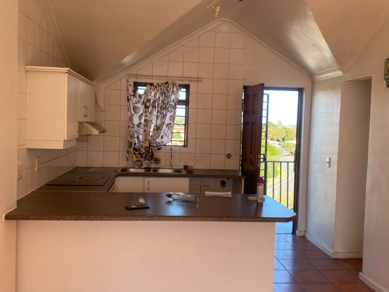 Modern 2-Bedroom Apartment in the Heart of Brackenfell Central - Photo 4
