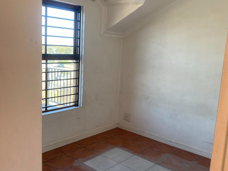 Modern 2-Bedroom Apartment in the Heart of Brackenfell Central - Photo 9