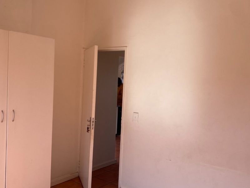Modern 2-Bedroom Apartment in the Heart of Brackenfell Central - Photo 10