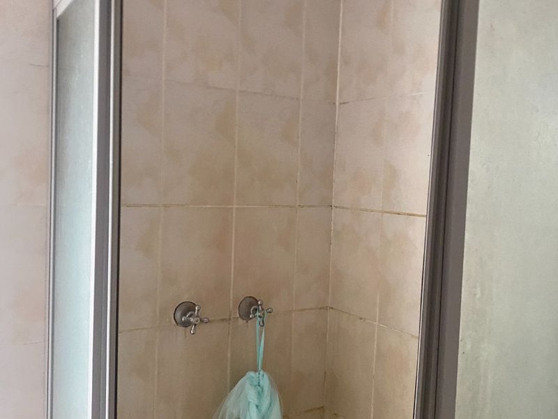 Modern 2-Bedroom Apartment in the Heart of Brackenfell Central - Photo 8