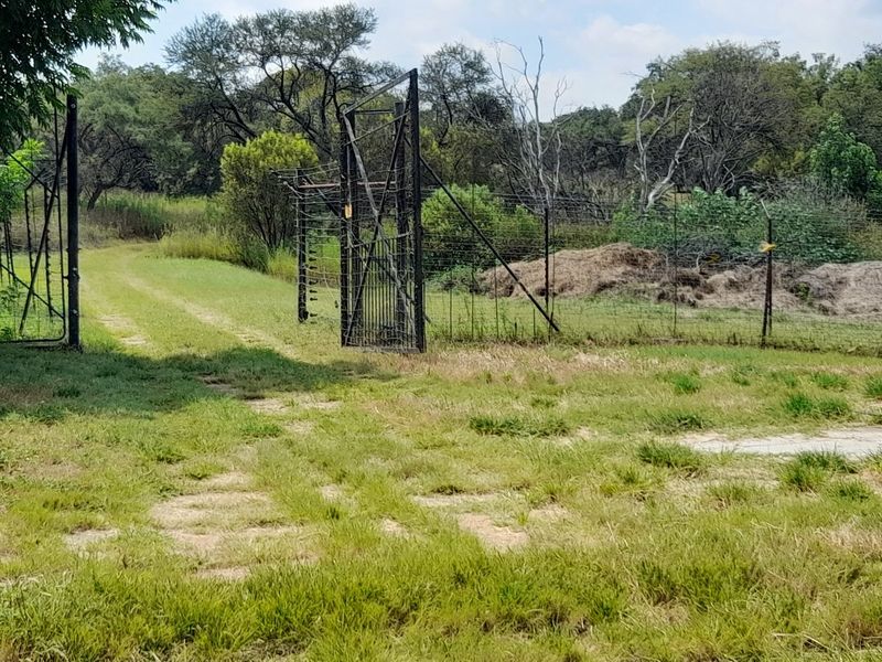A bargain buy for the DIY enthusiast - 21 glorious hectares in the Crocodile Reserve - Photo 2
