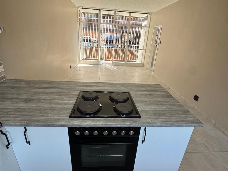Be the first to enjoy this stunning renovated apartment - Photo 3