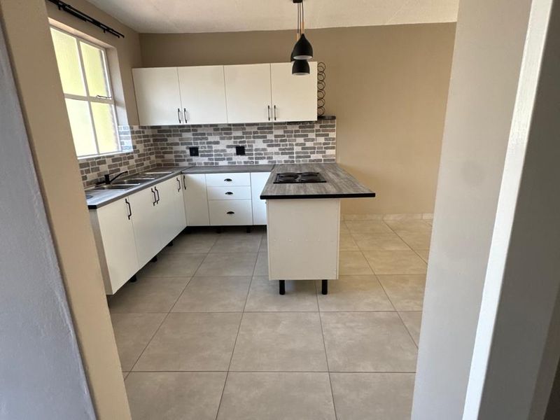 Be the first to enjoy this stunning renovated apartment - Photo 7