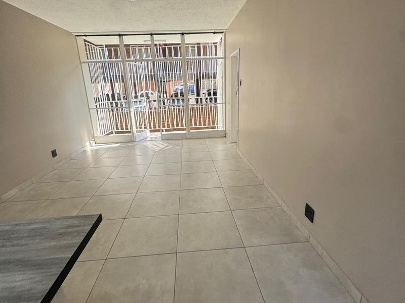 Be the first to enjoy this stunning renovated apartment - Photo 4