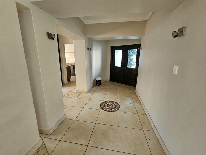 PRISTINE  FAMILY HOME - Photo 3