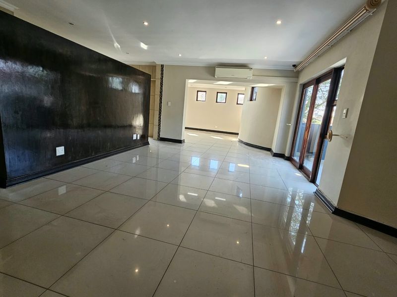 PRISTINE  FAMILY HOME - Photo 9