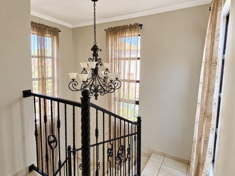 PRISTINE  FAMILY HOME - Photo 8