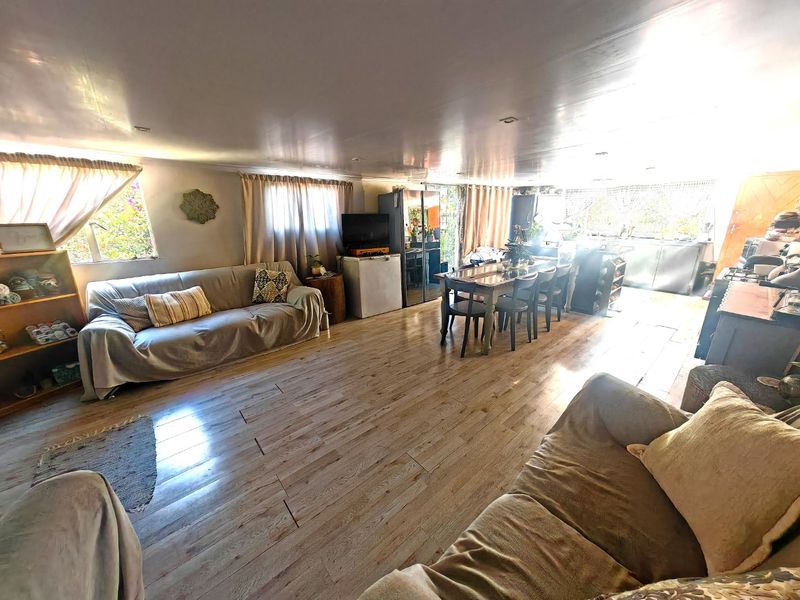 Neat 5 bedroom Family House with an Extra 3 Bedroom Flat/house - Photo 9
