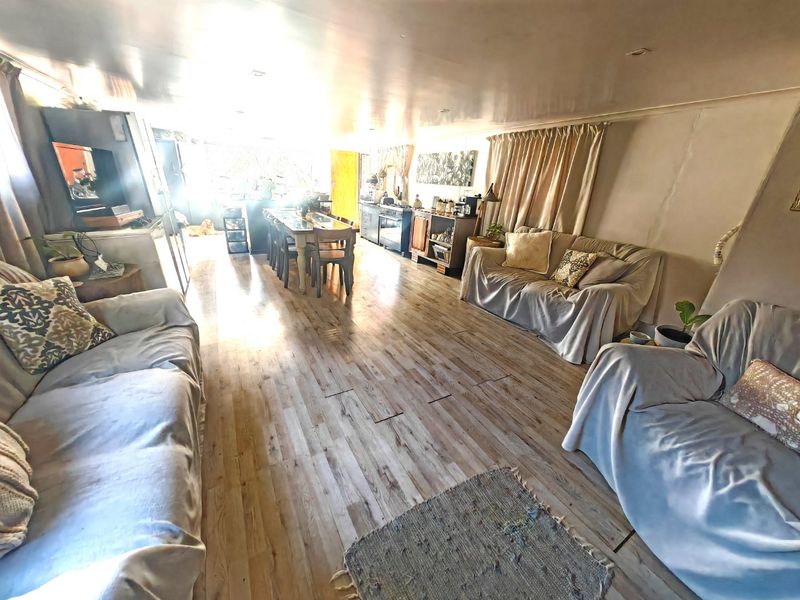Neat 5 bedroom Family House with an Extra 3 Bedroom Flat/house - Photo 4