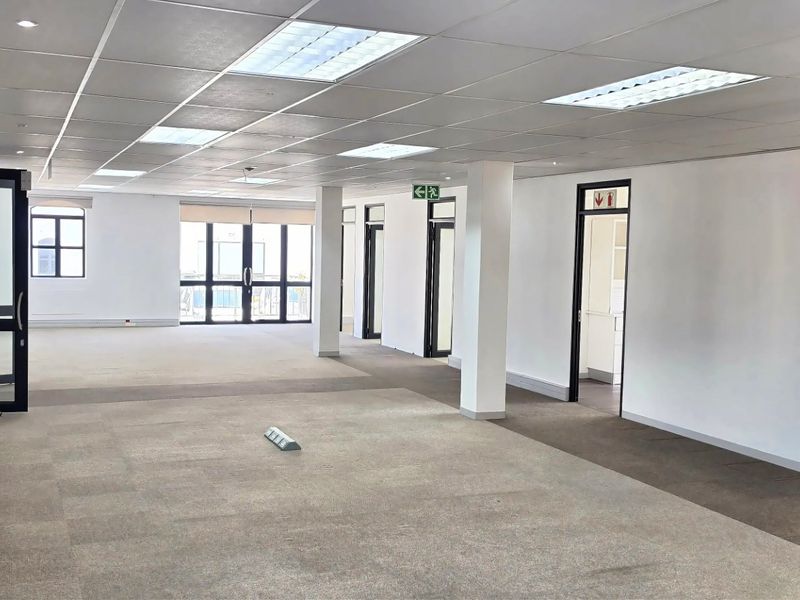 Commercial office space - Photo 10