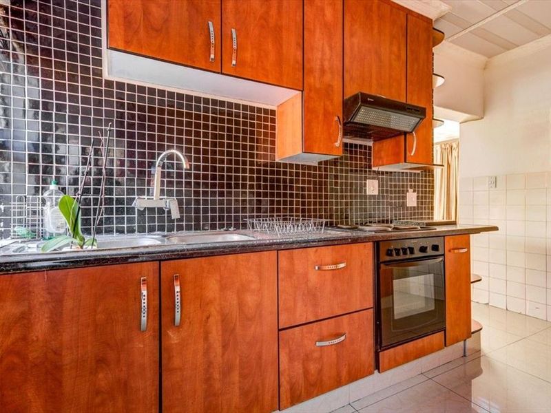 Modern 3 bedroom duplex townhouse for sale in Birchleigh North - Photo 4