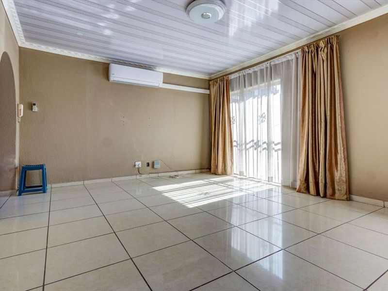 Modern 3 bedroom duplex townhouse for sale in Birchleigh North - Photo 5
