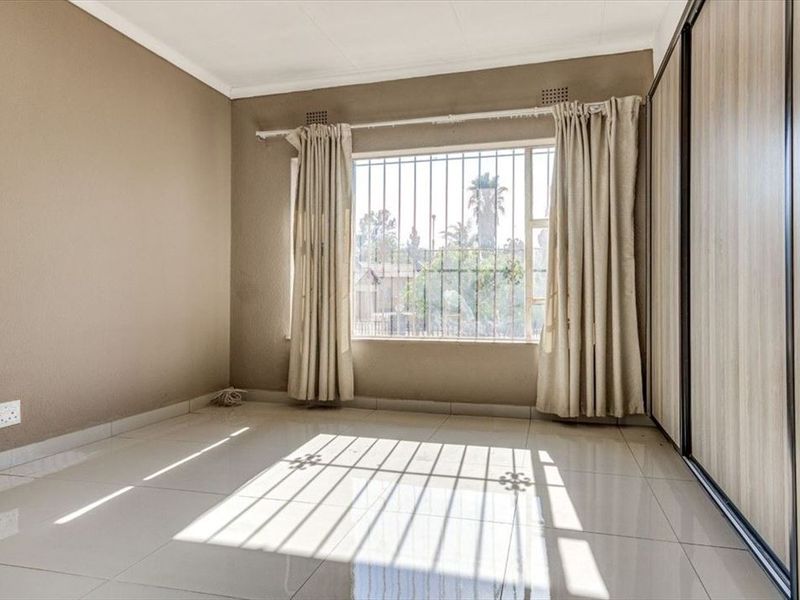 Modern 3 bedroom duplex townhouse for sale in Birchleigh North - Photo 9