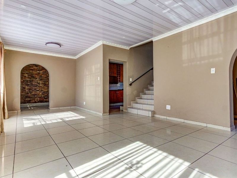 Modern 3 bedroom duplex townhouse for sale in Birchleigh North - Photo 6