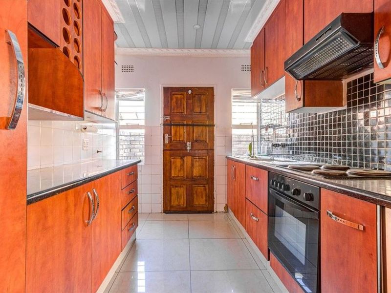 Modern 3 bedroom duplex townhouse for sale in Birchleigh North - Photo 3