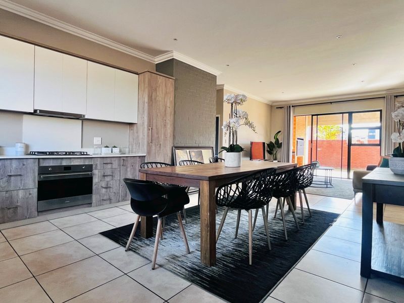 Secure, Stylish & Energy-Smart Estate Living - Photo 2