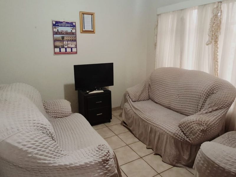 JUST LISTED: 3-Bedroom House on a Large Stand in La Hoff, Klerksdorp - Photo 5