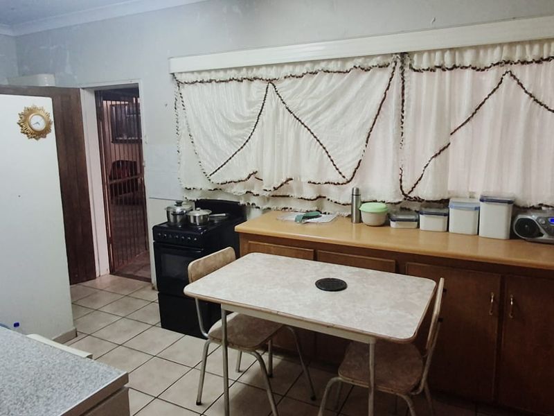 JUST LISTED: 3-Bedroom House on a Large Stand in La Hoff, Klerksdorp - Photo 7
