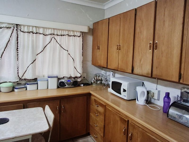 JUST LISTED: 3-Bedroom House on a Large Stand in La Hoff, Klerksdorp - Photo 8