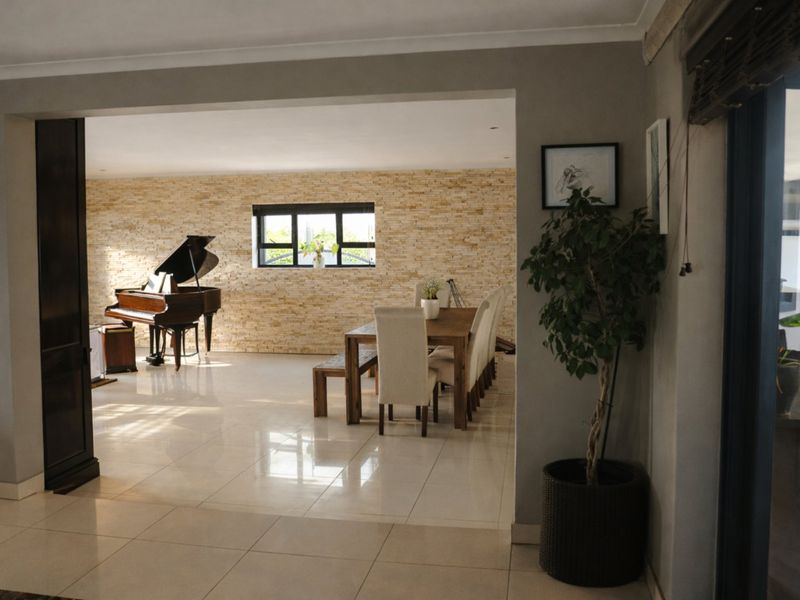 Luxury Family Living in the Heart of Flamingo Vlei - Photo 4