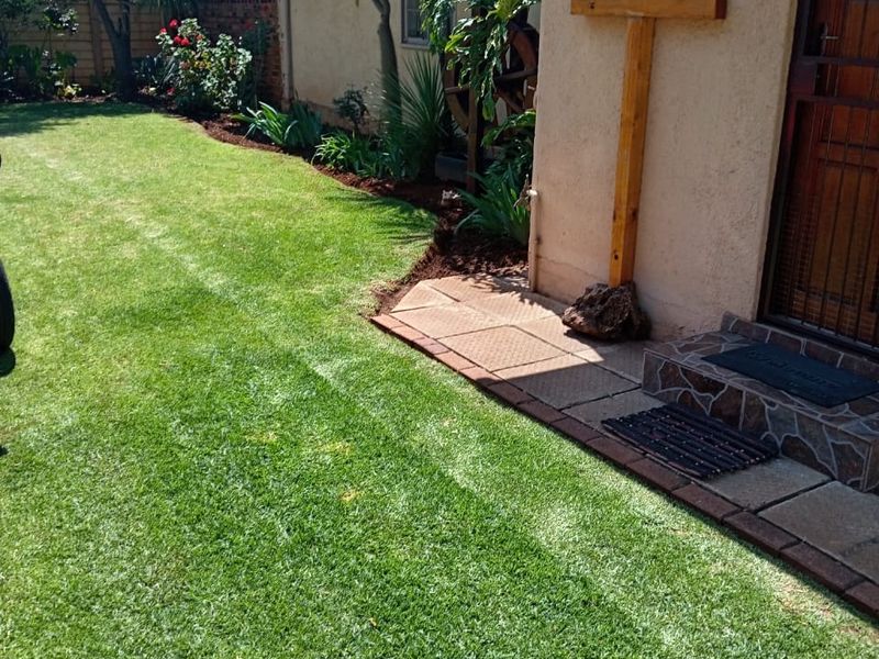 New on the Market - Spacious Family Home with Excellent Entertainment Features - Photo 3