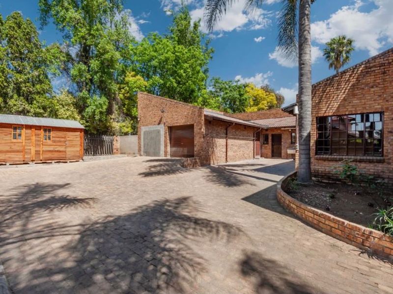 Four- Bedroom House for Sae in Parkhill Gardens - Photo 3
