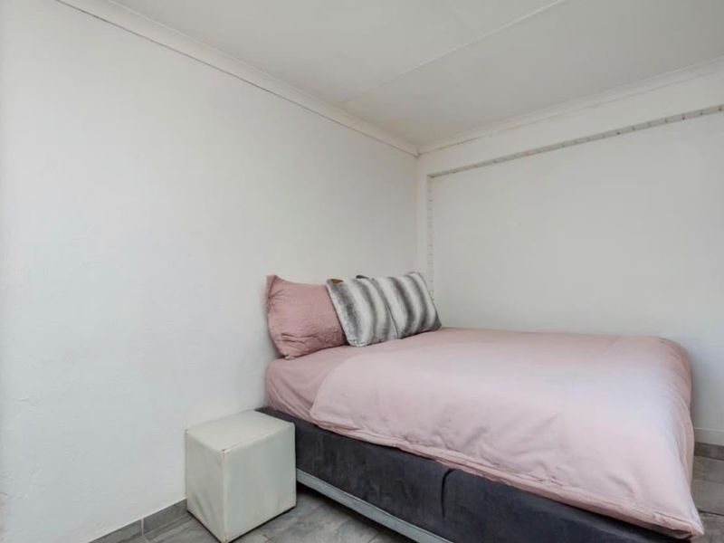 Four- Bedroom House for Sae in Parkhill Gardens - Photo 9