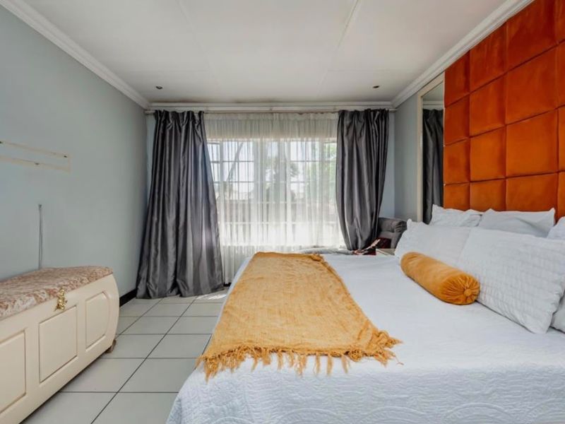 Four- Bedroom House for Sae in Parkhill Gardens - Photo 7