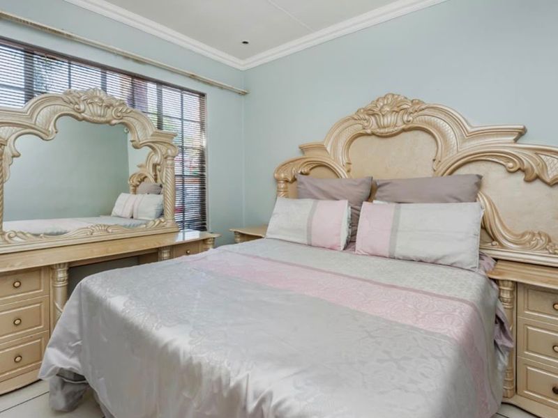Four- Bedroom House for Sae in Parkhill Gardens - Photo 6