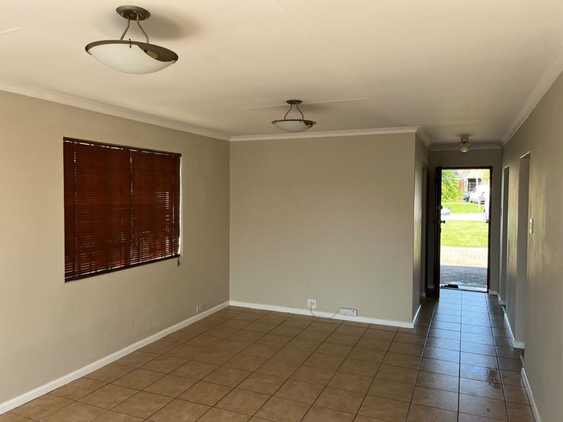 SUPER NEAT TOWNHOUSE IN LORRAINE! - Photo 2