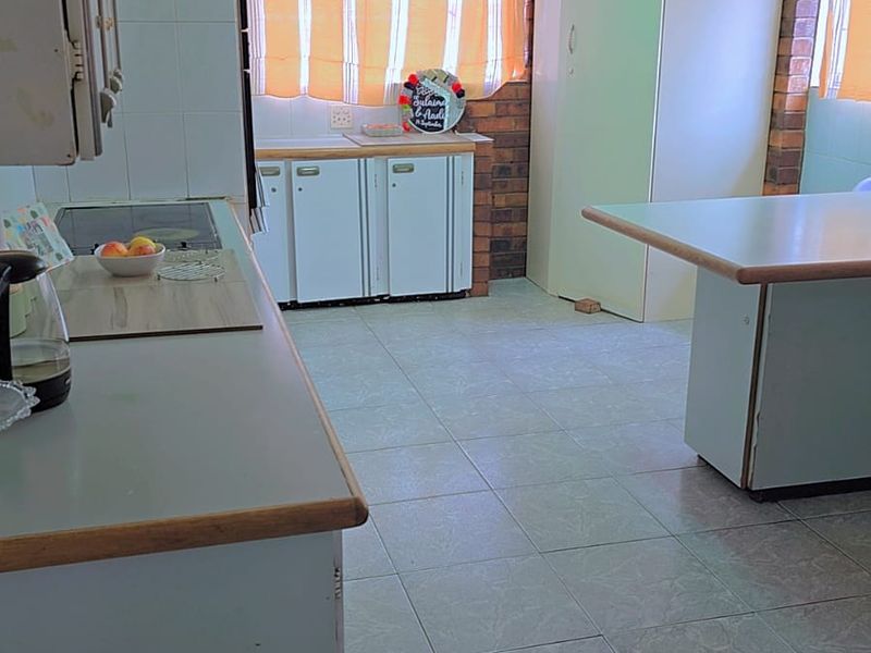 Refurbished 3 Bedroom Home with Spacious Yard in Lenasia - Photo 7