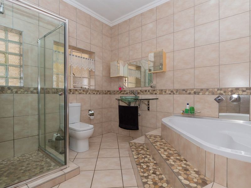 Charming 3-Bedroom Family Home with Secure Living - Photo 8