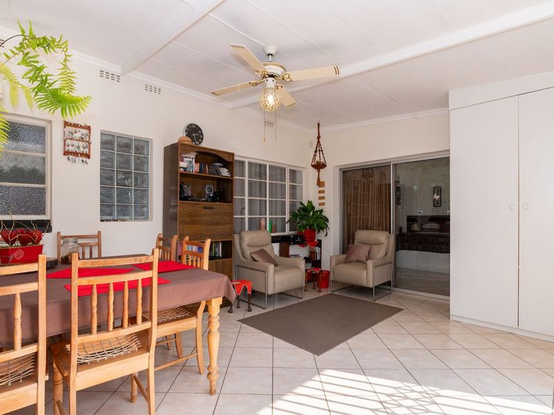 Charming 3-Bedroom Family Home with Secure Living - Photo 7