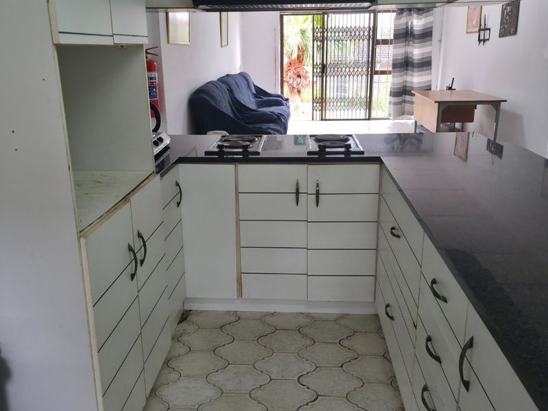 14 Bedrooms Student Accommodation with Outside Flatlet Close To UKZN Westville Campus - Photo 4