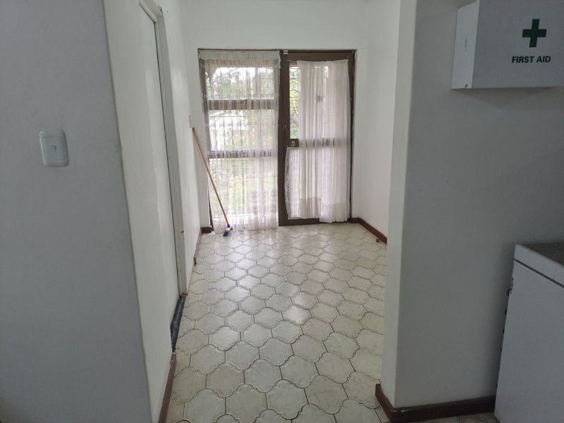 14 Bedrooms Student Accommodation with Outside Flatlet Close To UKZN Westville Campus - Photo 6