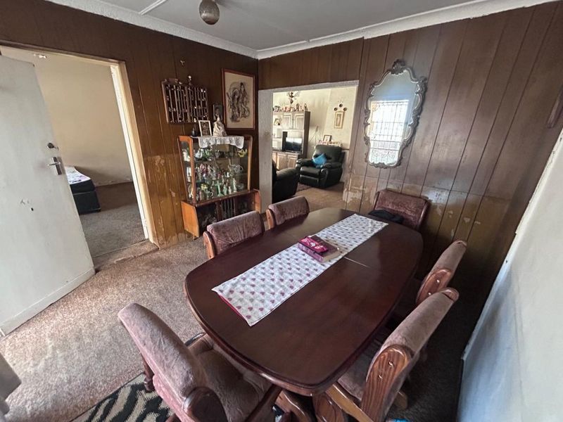 Spacious 4-Bedroom Family Home with Cottage Potential - Photo 7