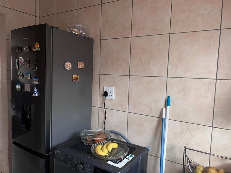 2 Bedroom Townhouse For Sale  - Photo 6