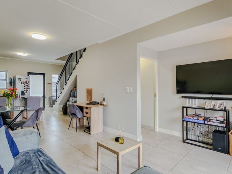 Lock up & go Townhouse Living in La Vignia Estate, Zonnendal, Kraaifontein - Photo 9