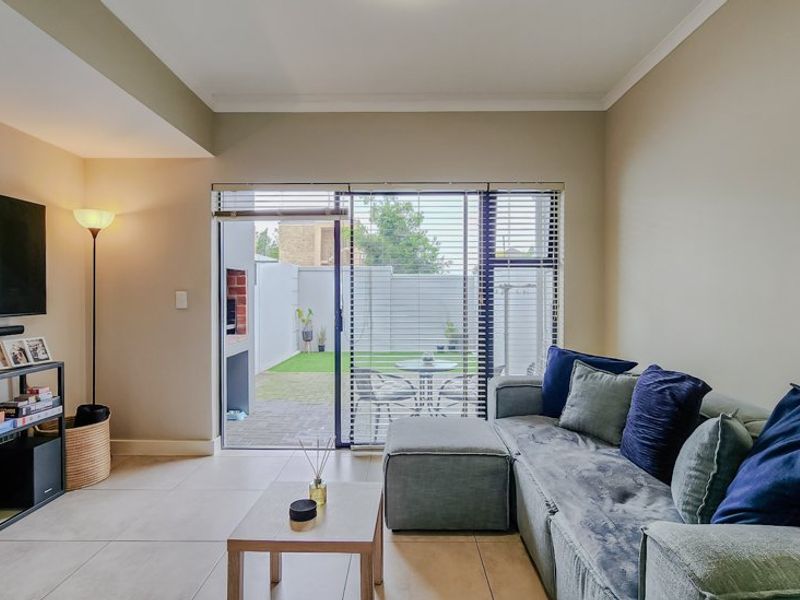 Lock up & go Townhouse Living in La Vignia Estate, Zonnendal, Kraaifontein - Photo 10
