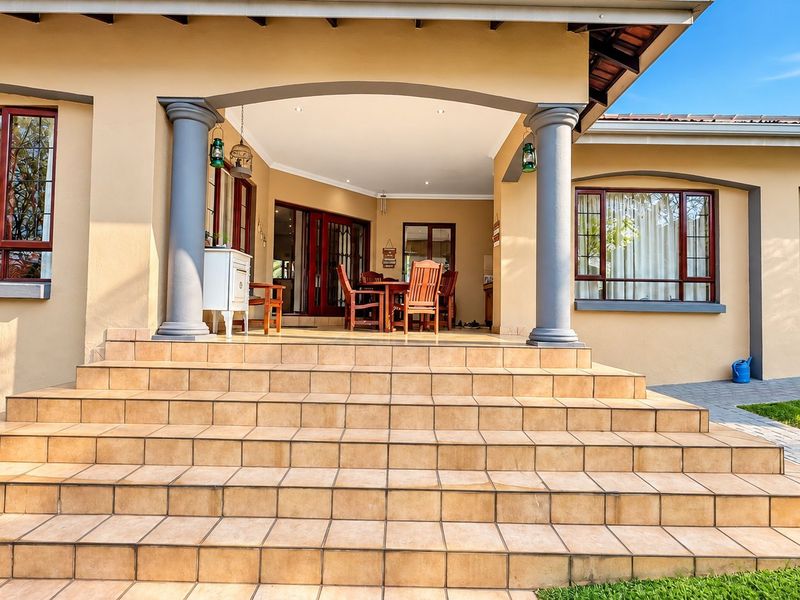 5 Bedroom 4 Bathroom House in Irene View Estate - Photo 9