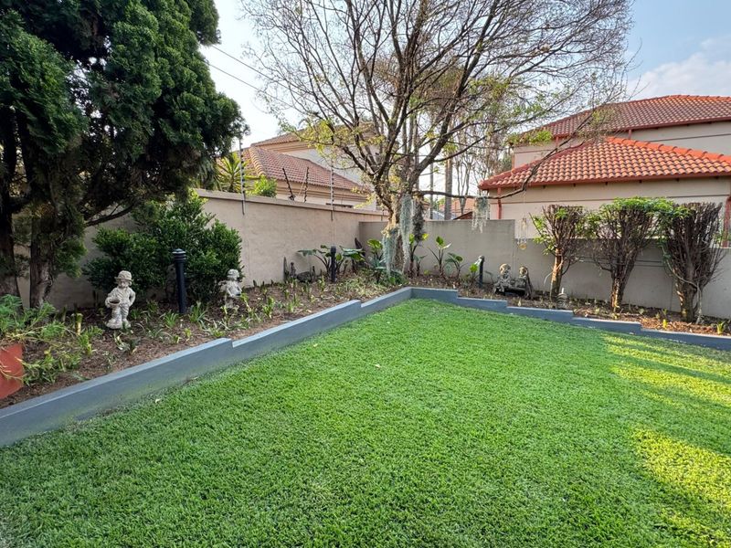 5 Bedroom 4 Bathroom House in Irene View Estate - Photo 8